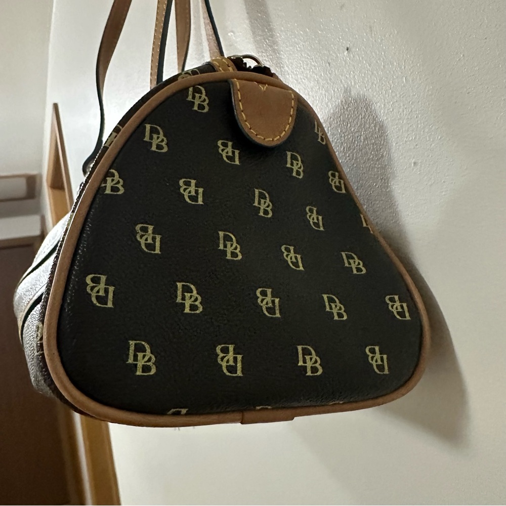 Dooney & Bourke Black And Tan Barrel Bag - image 7